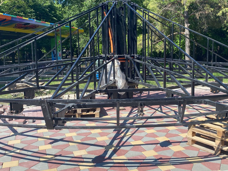 Chair Swing Ride Installation In Russia 