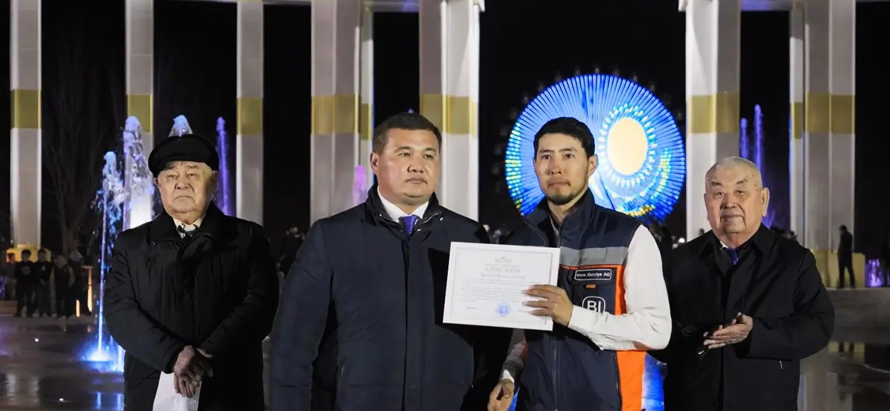 Kazakhstan government officials, including First Deputy Prime Minister Nurlybek Nalibayev, attending the Ferris wheel opening ceremony in Kyzylorda