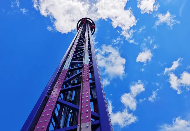 Installed 35m Beston Rotating Drop Tower at First President Park in Aktobe, Kazakhstan