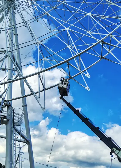 Workers Installing Beston 50m Ferris wheel Spoke Structure in Russia
