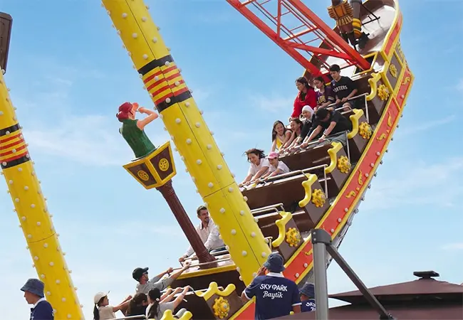 Passengers Screaming on Beston Pirate Ship Ride in Sky Park Baytik
